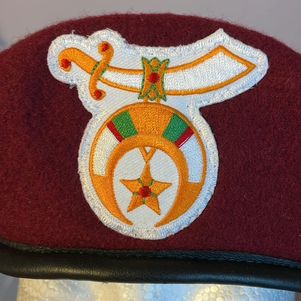 Vintage Masonic Freemasons Shriners Patch Wool Felt Beret Hat Maroon size 7 1/4